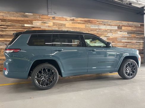 New 2026 Jeep Grand Cherokee L Summit w/ Obsidian Package AWD/4WD image 38