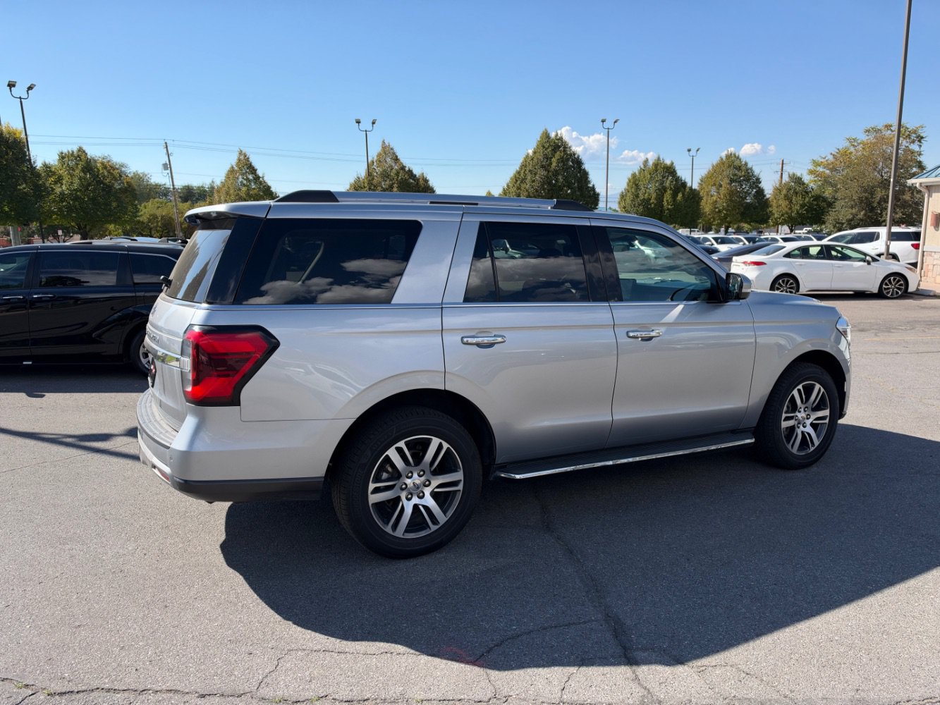 Used 2023 Ford Expedition Limited AWD/4WD image 5