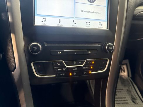 Used 2018 Ford Fusion SE w/ Fusion SE Technology Package FWD image 28