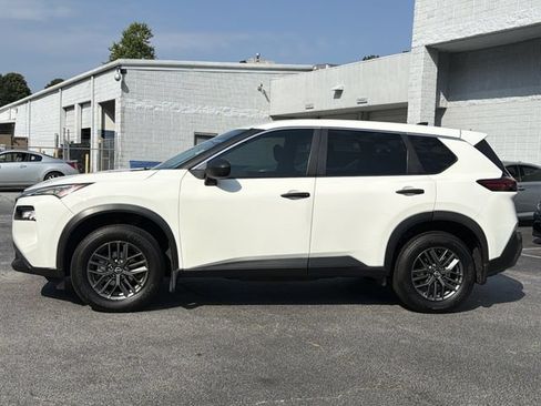 Used 2022 Nissan Rogue S FWD image 2