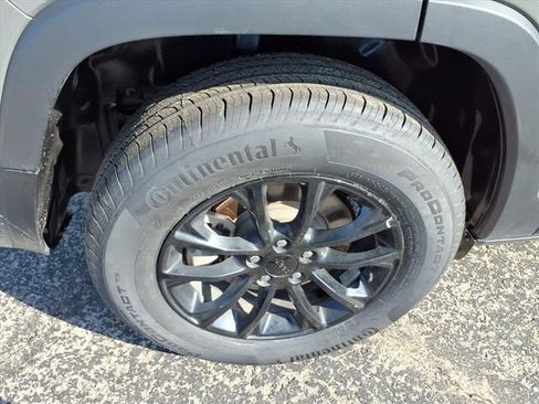 Used 2023 Jeep Cherokee Altitude Lux image 37