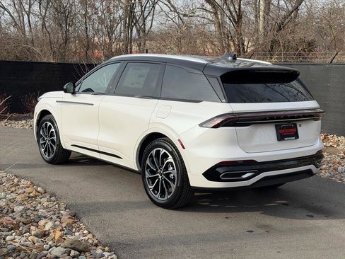 New 2026 Lincoln Nautilus Reserve image 3