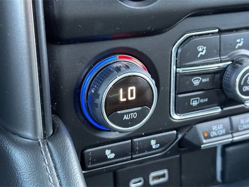 Used 2022 Chevrolet Tahoe Z71 w/ Off-Road Capability Package image 30