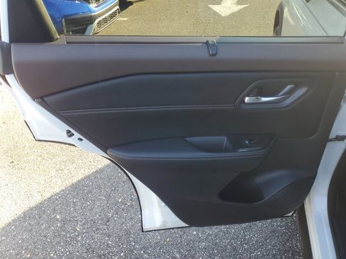 Used 2023 Nissan Rogue SV w/ SV Premium B Package image 15