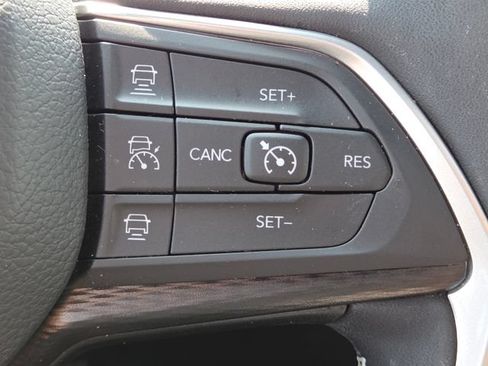 Used 2025 Jeep Grand Cherokee L Altitude RWD image 32