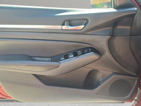 Used 2024 Nissan Altima 2.5 SR w/ SR Premium Package FWD image 16