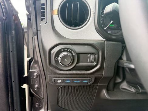 Used 2025 Jeep Wrangler Unlimited Sport S 4xe AWD/4WD image 21