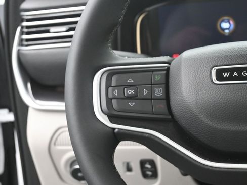 Used 2024 Jeep Wagoneer Base w/ Convenience Group I image 32