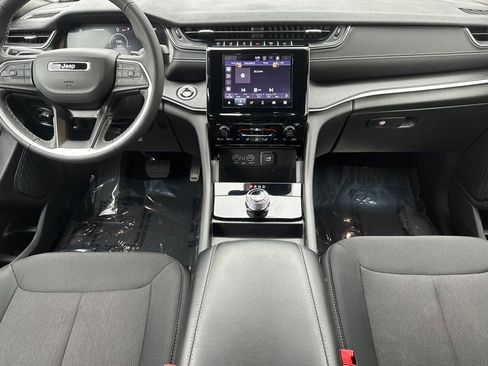 Used 2024 Jeep Grand Cherokee L Laredo RWD image 4