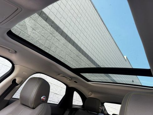 Used 2017 Jaguar F-PACE R-Sport image 23