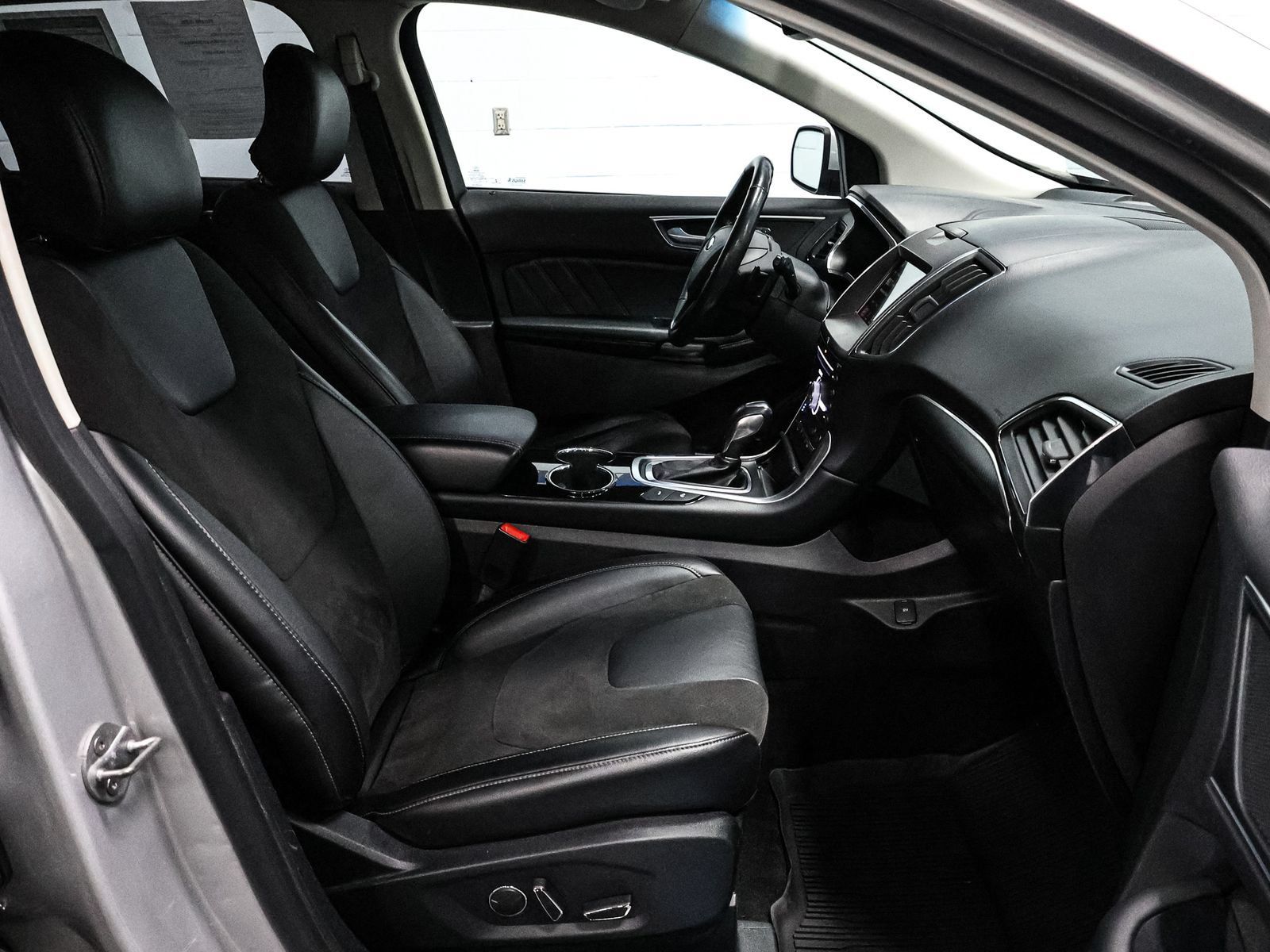 Used 2018 Ford Edge Sport w/ Equipment Group 401A AWD/4WD image 23