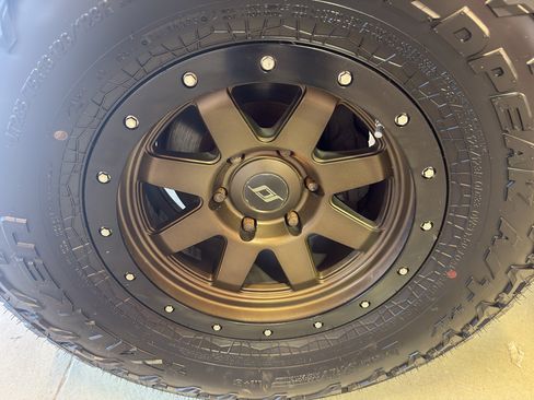 Used 2016 Toyota Tacoma TRD Sport w/ Exterior Package AWD/4WD image 33