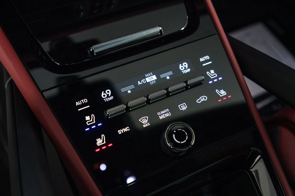 Certified 2026 Porsche Cayenne GTS AWD/4WD image 39
