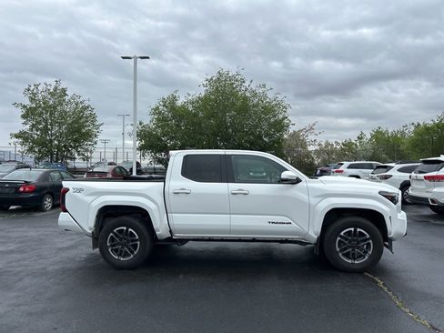 Used 2024 Toyota Tacoma TRD Sport w/ TRD Sport Upgrade Package AWD/4WD image 3
