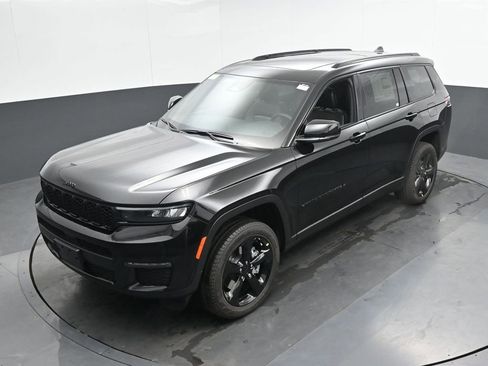 New 2025 Jeep Grand Cherokee L Limited w/ Black Appearance Package image 36