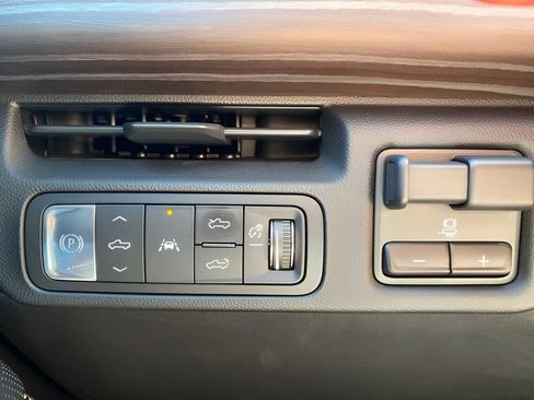 Used 2025 GMC Sierra EV Denali AWD/4WD image 18
