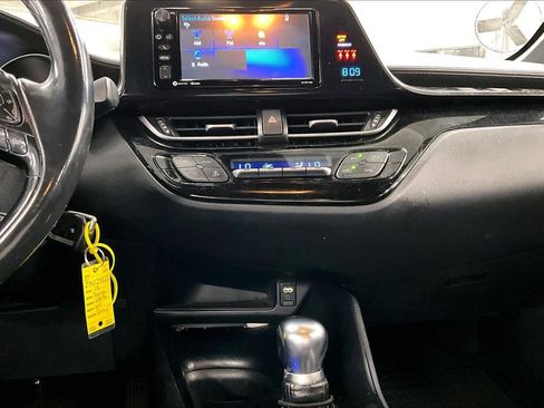 Used 2018 Toyota C-HR XLE image 27