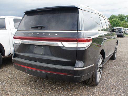 Used 2022 Lincoln Navigator Reserve AWD/4WD image 5