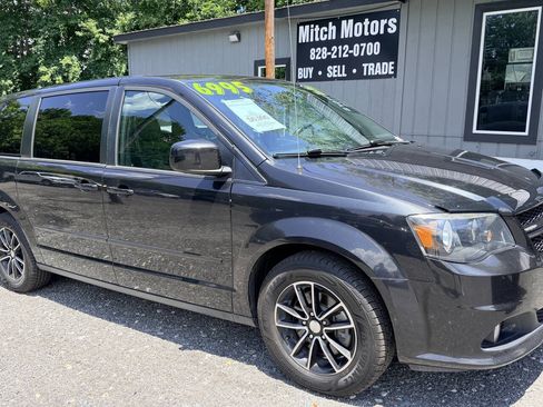 Used 2017 Dodge Grand Caravan GT FWD image 1