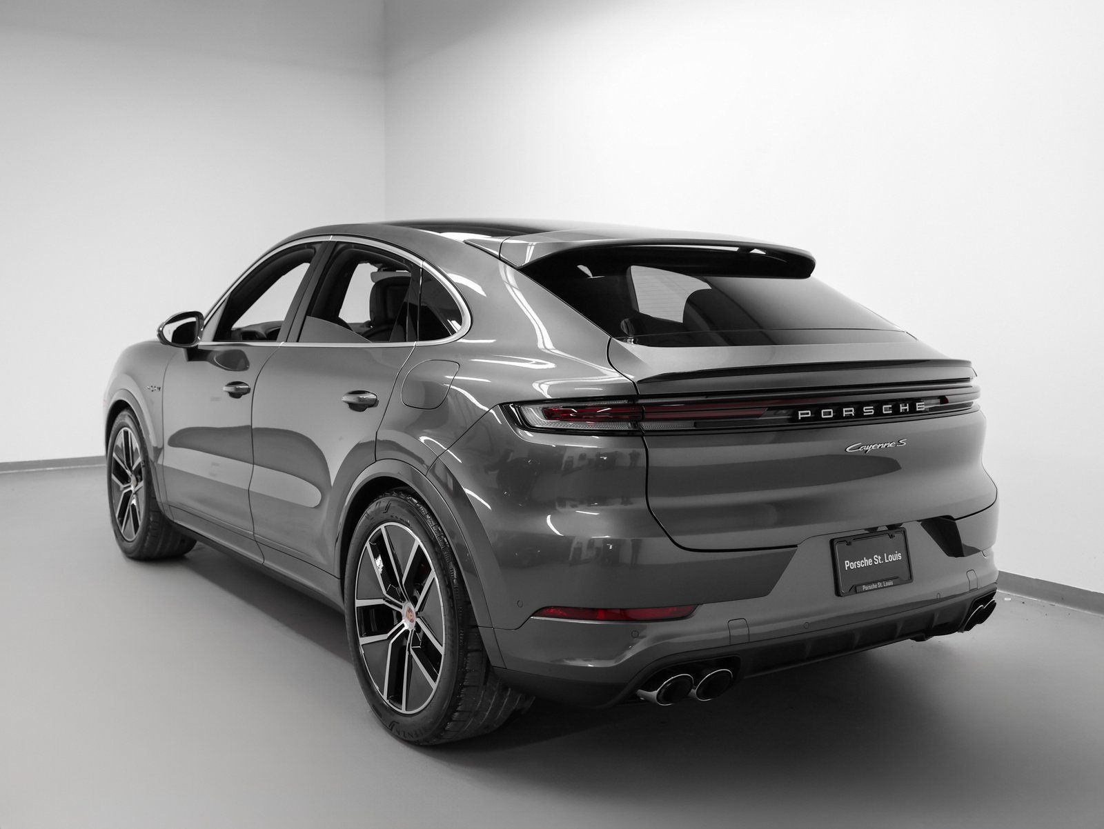 Certified 2026 Porsche Cayenne S AWD/4WD image 3