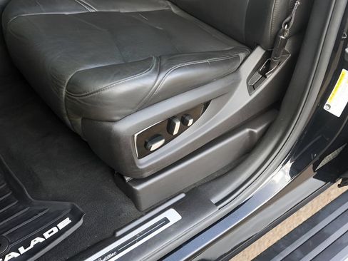 Used 2016 Cadillac Escalade Premium AWD/4WD image 8