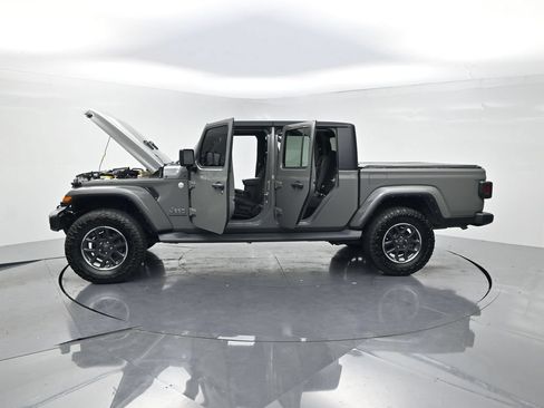 Used 2022 Jeep Gladiator Overland w/ Cold Weather Group AWD/4WD image 31