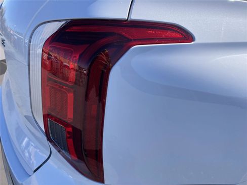 Used 2025 Hyundai Palisade Calligraphy image 11