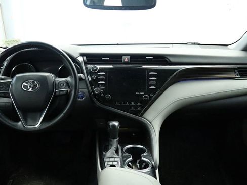 Used 2020 Toyota Camry XLE FWD image 22