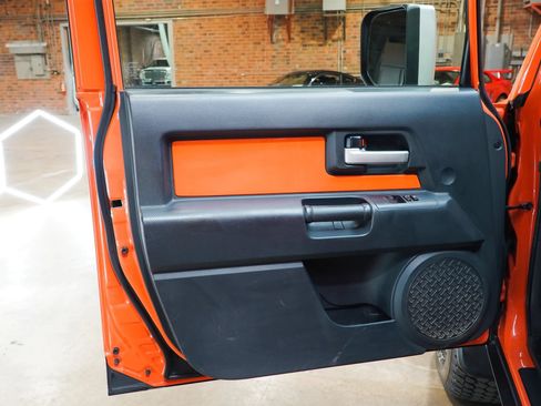 Used 2014 Toyota FJ Cruiser 4WD w/ Upgrade Package image 35