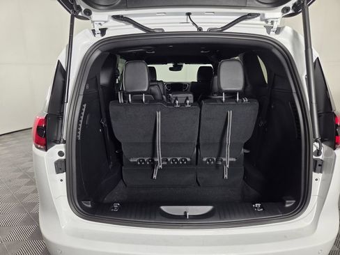 New 2026 Chrysler Pacifica Select FWD image 20