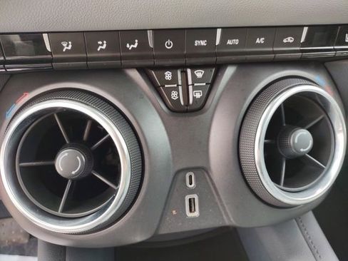 Used 2021 Chevrolet Blazer LT FWD image 16