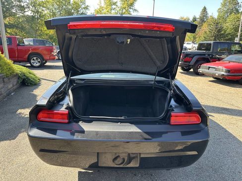 Used 2010 Dodge Challenger SE image 6