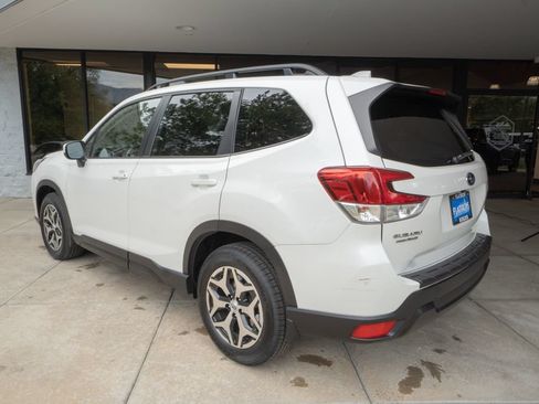 Used 2023 Subaru Forester Premium AWD/4WD image 5