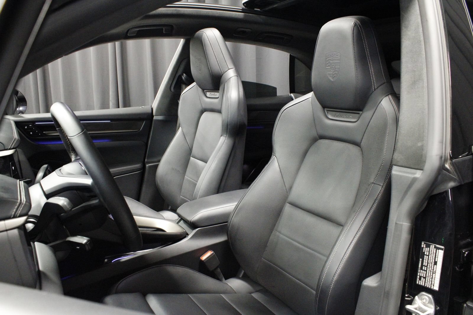 Certified 2025 Porsche Macan Turbo Electric AWD/4WD image 5