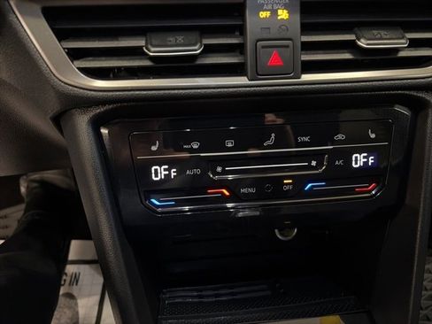 Certified 2025 Volkswagen Taos SE image 23