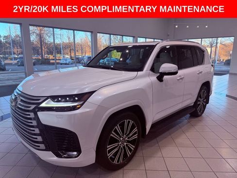 Certified 2022 Lexus LX 600 4WD w/ Luxury Package image 3