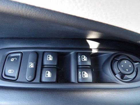 Used 2018 Jeep Compass Limited w/ Navigation Group AWD/4WD image 12
