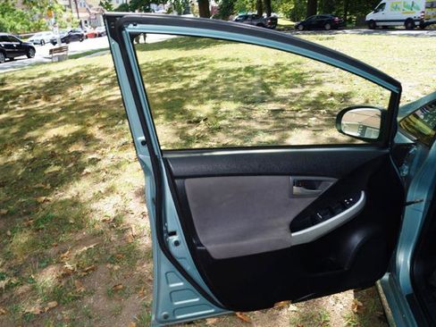Used 2015 Toyota Prius Five image 16