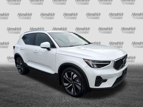 Used 2023 Volvo XC40 B5 Plus w/ Climate Package AWD/4WD image 2