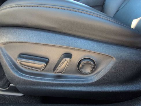 Used 2021 Toyota Prius L Eco image 18