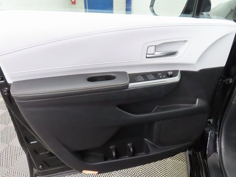 Used 2025 Toyota Sienna XSE image 51