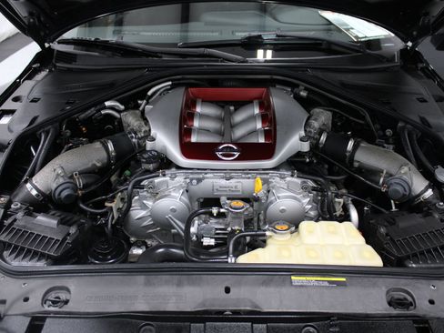 Used 2016 Nissan GT-R Premium AWD/4WD image 10