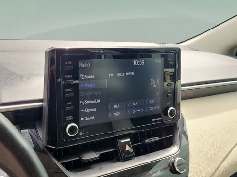 Used 2022 Toyota Corolla LE FWD image 17