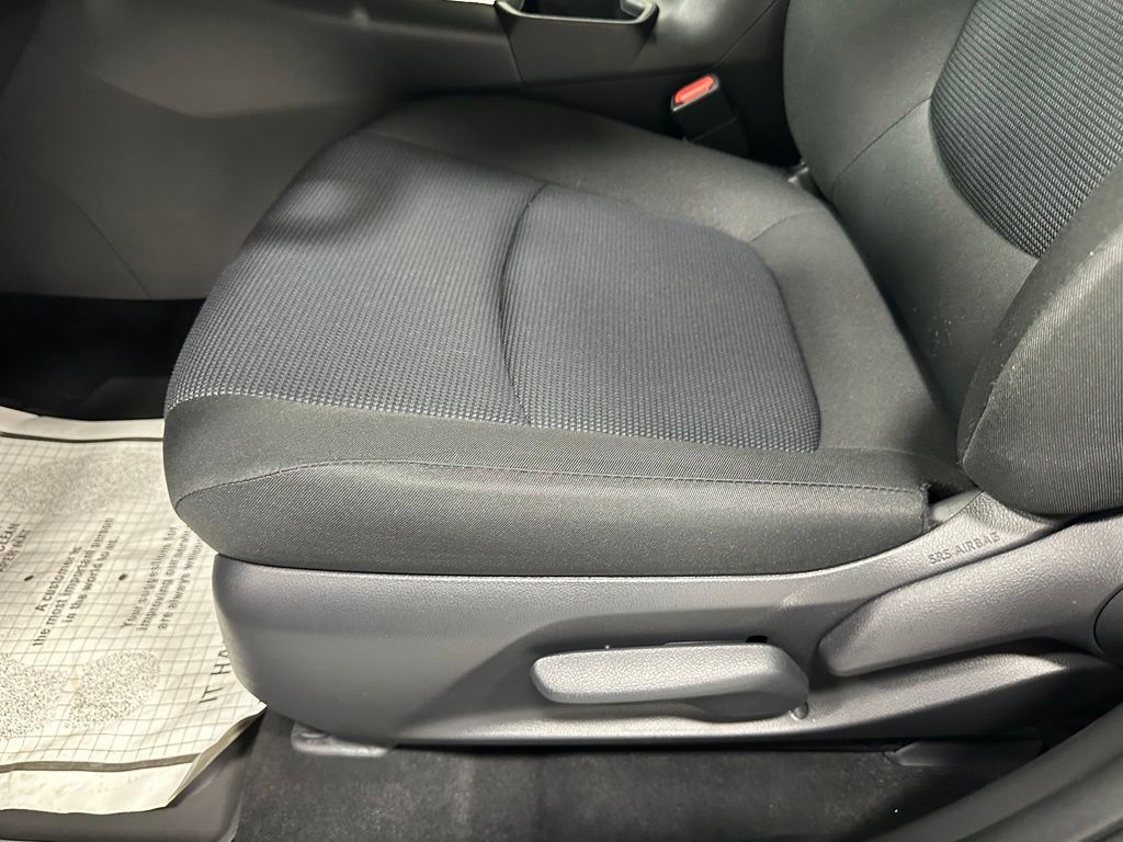 Used 2025 Toyota RAV4 LE AWD/4WD image 13