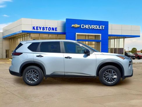 Used 2024 Nissan Rogue S FWD image 8