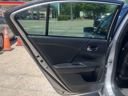 Used 2017 Honda Accord Sport image 11