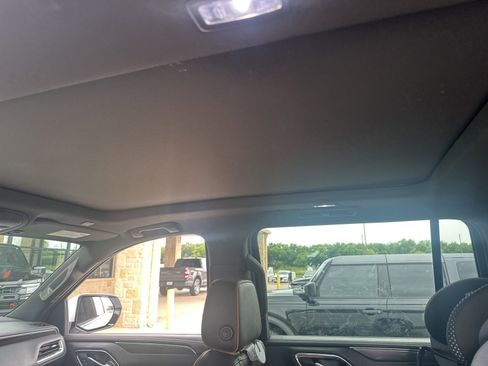 Used 2023 GMC Yukon XL AT4 w/ Technology Package AWD/4WD image 14