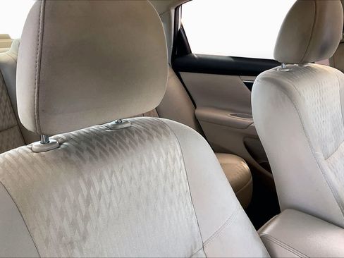 Used 2017 Nissan Altima 2.5 SV w/ Convenience Package FWD image 9