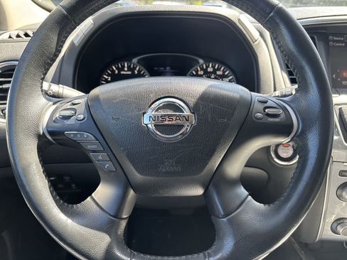Used 2017 Nissan Pathfinder SL AWD/4WD image 8