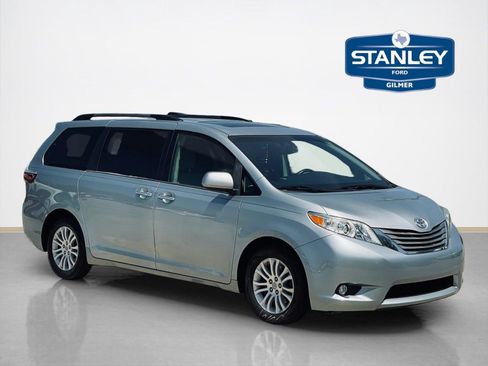 Used 2015 Toyota Sienna XLE Premium FWD image 1